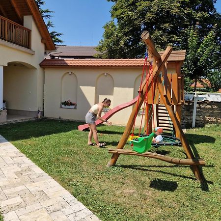 Villa Gracia Balatongyorok Luaran gambar