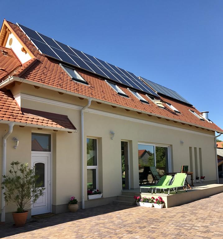 Villa Gracia Balatongyorok Luaran gambar
